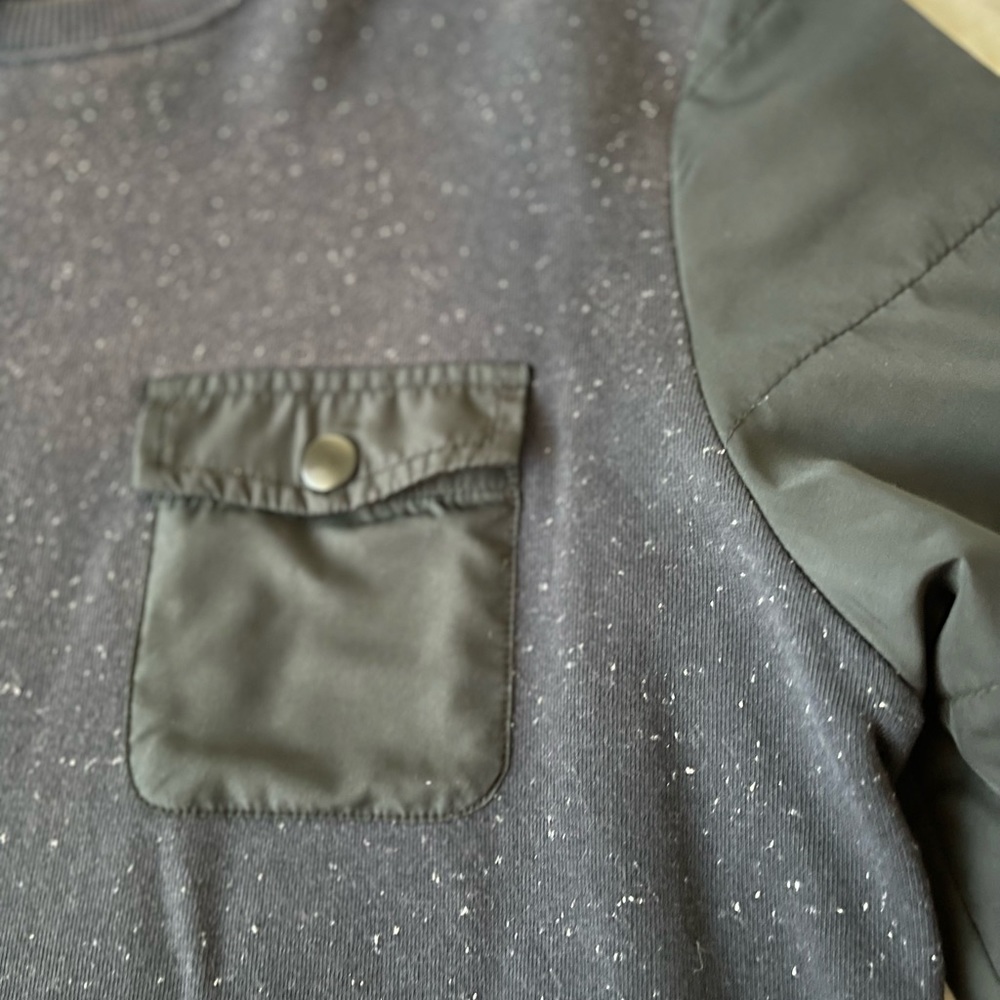 Mossimo Young men’s pre-owned dark blue with white sprinkles sweater. Size (M). - Picture 3 of 9